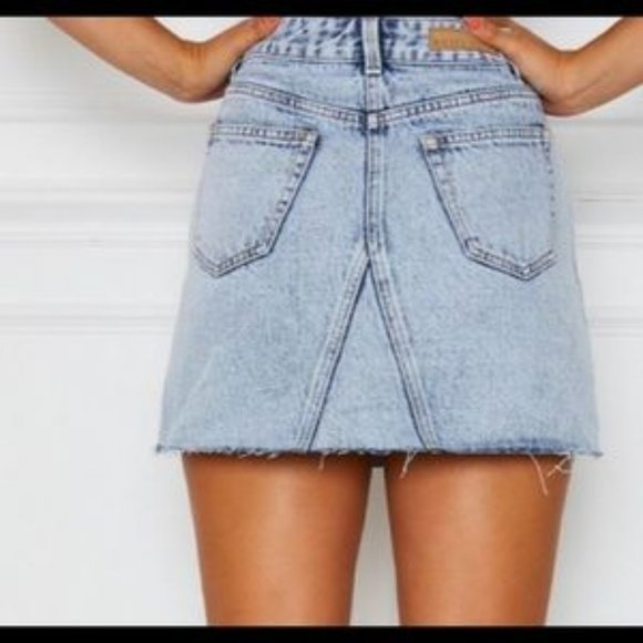 NWT WhiteFox Boutique Around Town Denim Mini Skirt - Picture 2 of 6